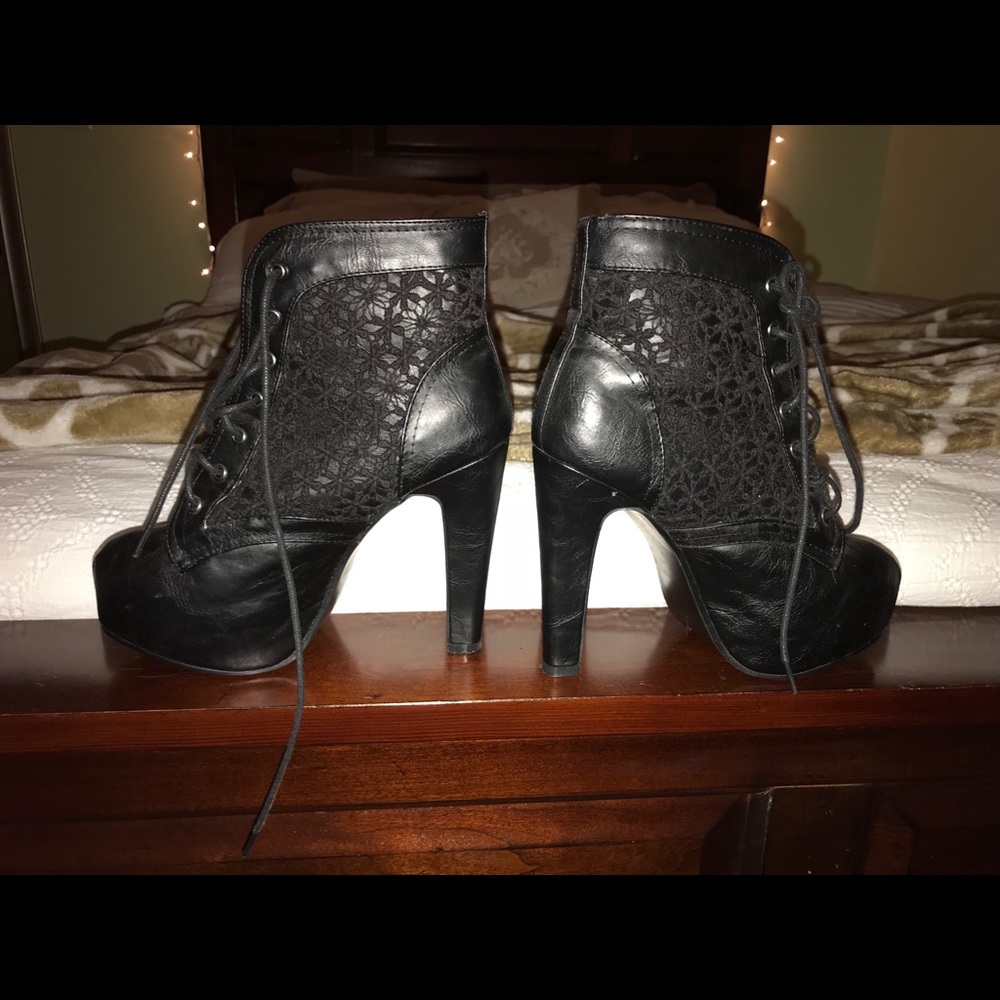 Black heel booties